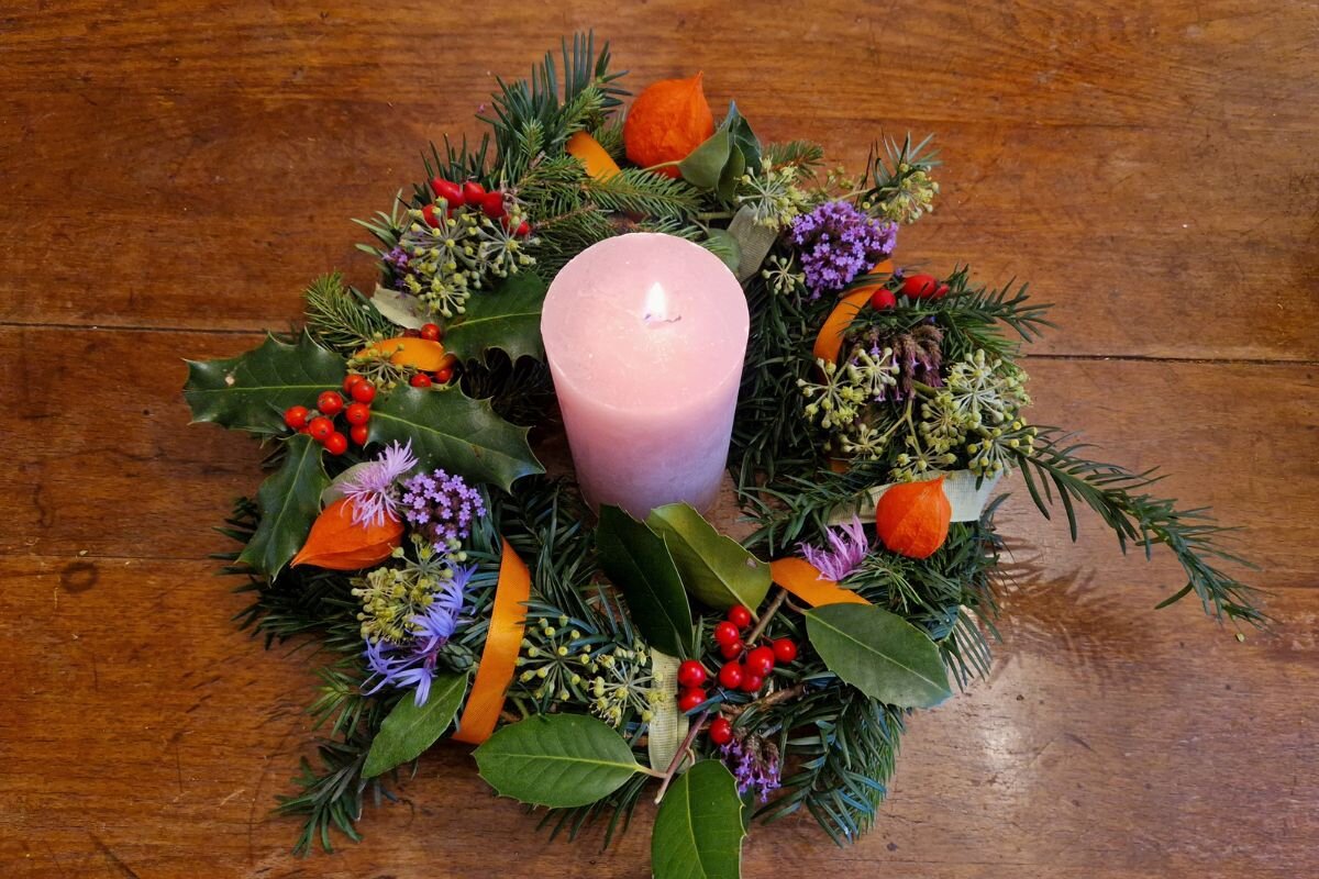 A lila és a rózsaszín az advent színei
