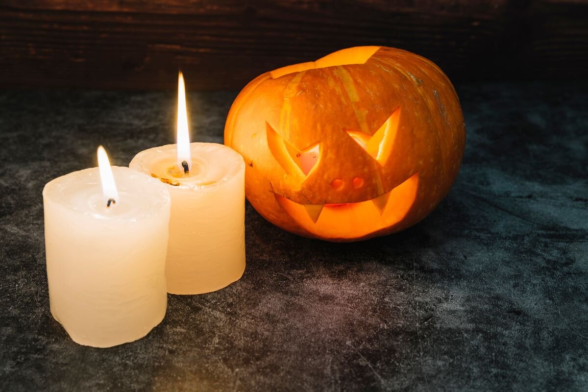 Gyertya és emlékezés – Halloween, Mindenszentek és Halottak napja valódi jelentései